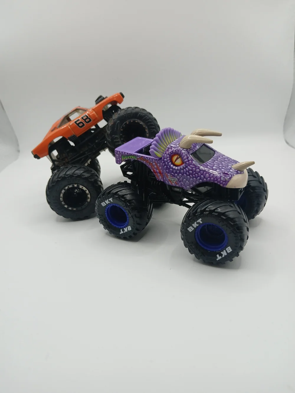 Monster Jam 1:64 Scale Spin Master Jam‎ Jurassic & Dodge Charger R/T 68' Trucks